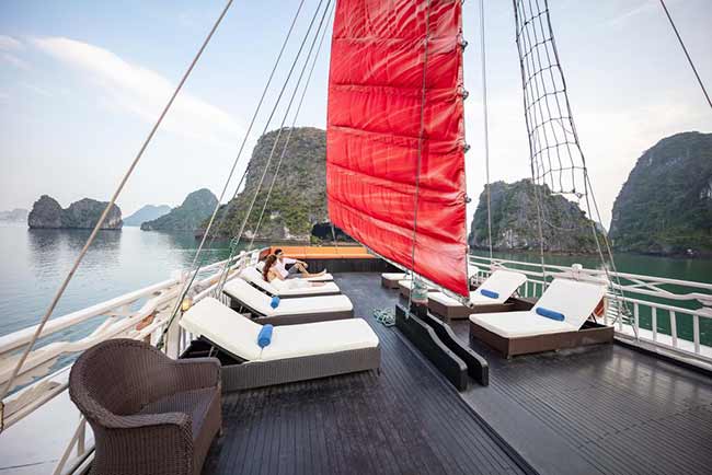 Sun Deck Du Thuyền Syrena Cruises 