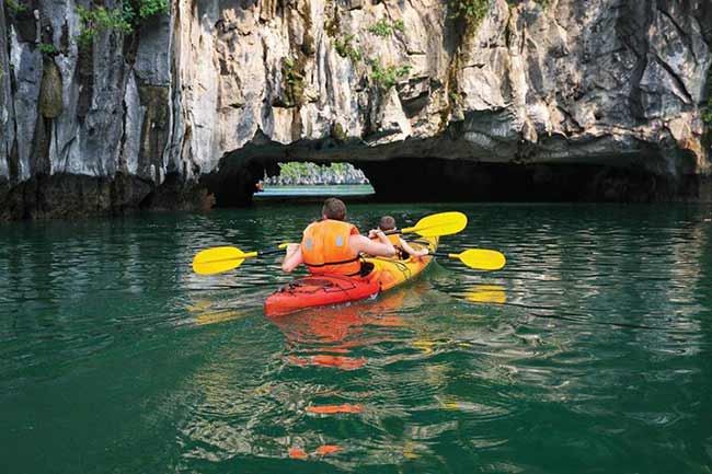 Chèo Kayak trên Vịnh Hạ Long